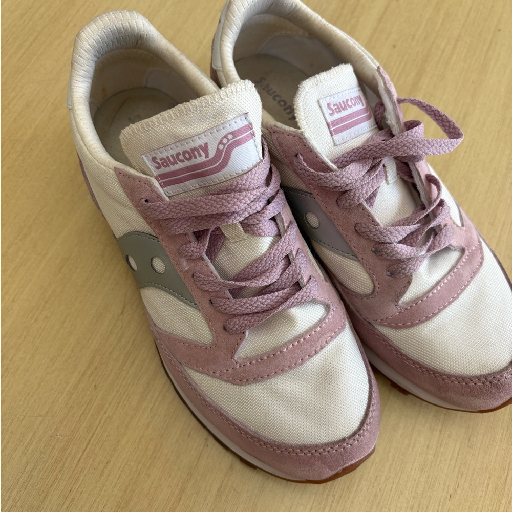 Jazz Saucony Pink and White Sneakers